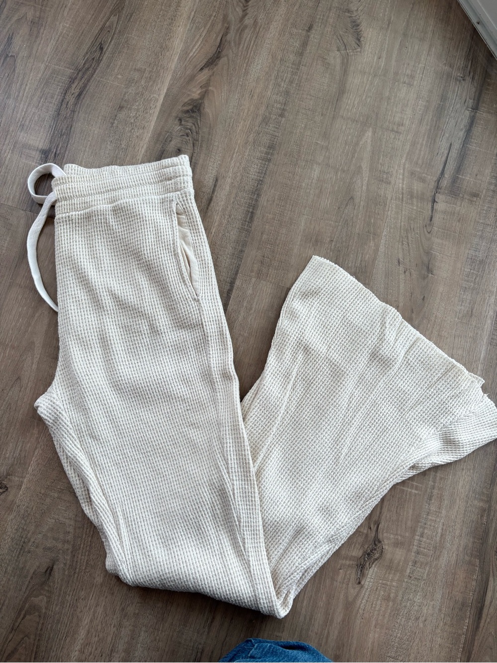 American Eagle Women’s Cream Waffle-Knit Lounge Pants